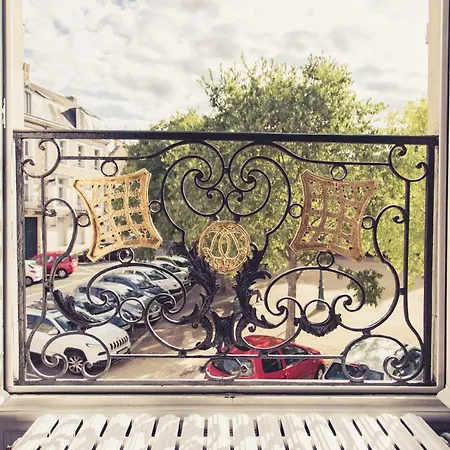 La Maison De La Liberté Jeanne Barret * Poitiers