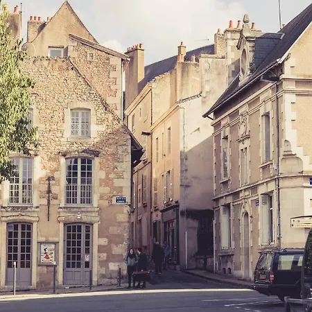 La Maison De La Liberté Jeanne Barret * Poitiers